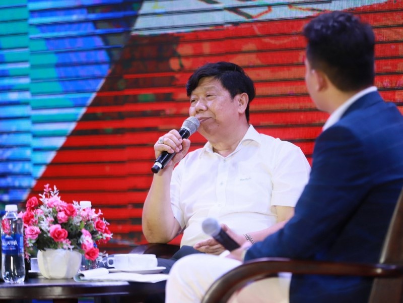 Mr. Nguyen Van Hung - Chairman of Phuong Hoang International Group, former Head of the Party Affairs & Political Work Department, a former member of the Central Committee of the Youth Union, and former Secretary of the Youth Union of the City Public Security, shared the story about Mr. a time of lively group activities.