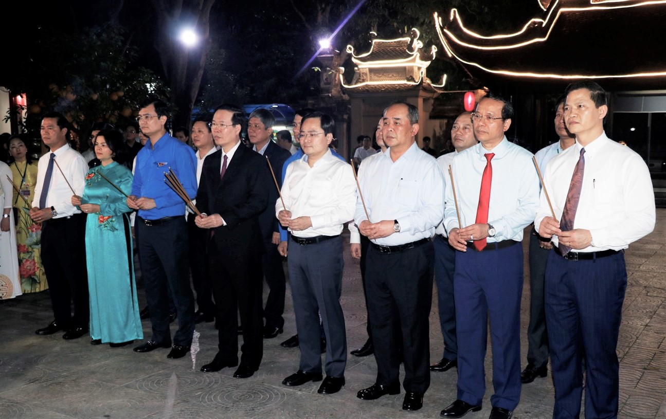 Chủ tịch nước Võ Văn Thưởng dâng hương tại Đền Đô - Bắc Ninh