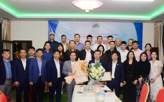 Tuyên Quang: Chi hội Doanh nghiệp Tràng Đà tổ chức kết nạp hội viên mới và triển khai nhiệm vụ quý II năm 2023