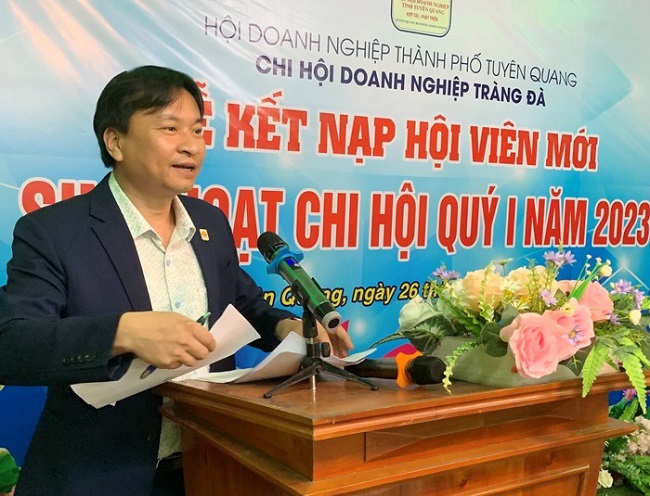 đồng chí Nguyễn Minh Dũng - Phó Chủ tịch Hiệp hội DN tỉnh - Chi hội trưởng Chi hội doanh nghiệp xã Tràng Đà phát biểu tại chương trình