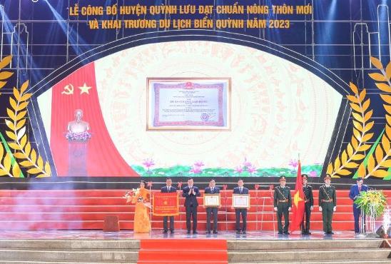 Quỳnh Lưu đón nhận Huân chương Lao động hạng Ba; Bằng công nhận huyện đạt chuẩn NTM ; Cờ thi đua của Chính phủ