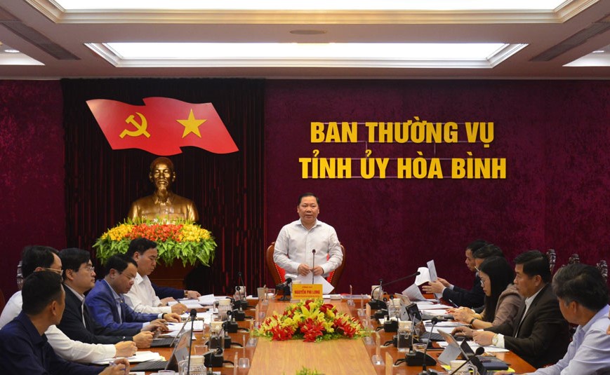 Bí thư Tỉnh ủy Hòa Bình Nguyễn Phi Long, kết luận cuộc họp.