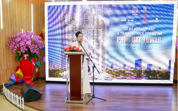 Bà Nguyễn Thị Hạnh – Phó Chủ tịch Phúc Đạt Group – Chủ đầu tư dự án Phúc Đạt Tower phát biểu tại buổi lễ