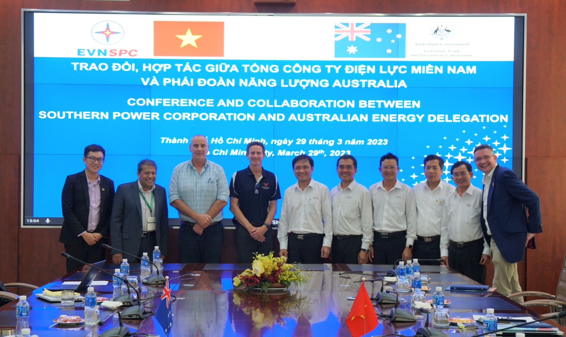 Phái đoàn năng lượng Australia chụp ảnh lưu niệm cùng lãnh đạo EVNSPC