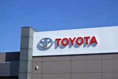 Doanh số bán hàng toàn cầu của nhà sản xuất xe Toyota tăng mạnh