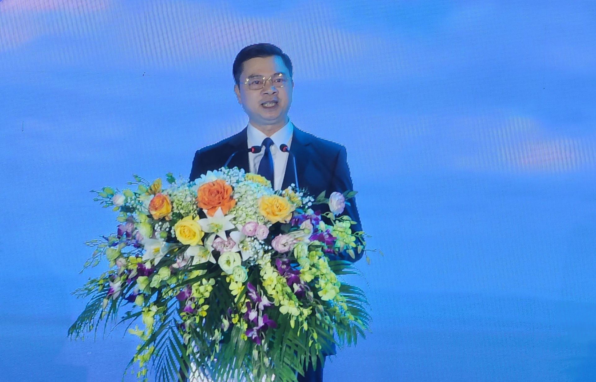Ông Bùi Tuấn Mạnh Chủ tịch UBND huyện Cát Hải phát biểu khai mạc mùa du lịch Cát Bà 2023.