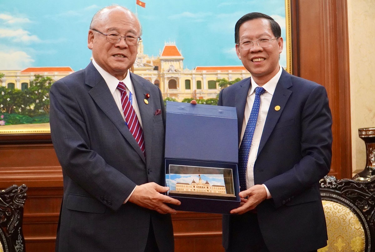 In the context of the Ho Chi Minh City Friendship Dialogue 2022, the Chairman of the Ho Chi Minh City People's Committee Phan Van Mai paid a courtesy visit to Mr. Tsutomu Takebe, Chairman of the Japan - Vietnam Friendship Parliamentary Alliance.