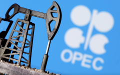 OPEC+ bất ngờ cắt giảm sản lượng sản xuất, giá dầu tăng vọt khoảng 7%