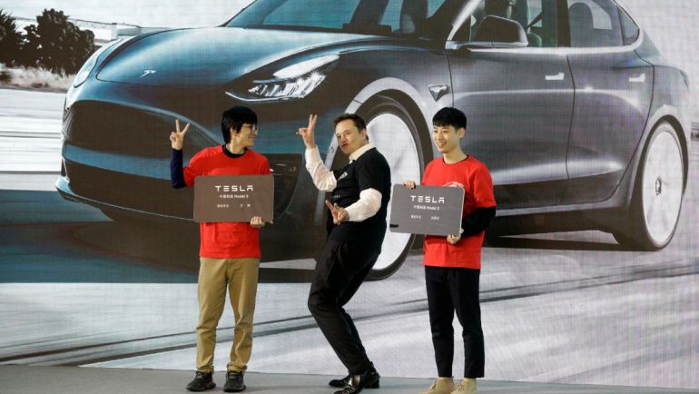 Lần gần đây nhất đến Trung Quốc, Elon Musk đã khiến cộng đồng mạng dậy sóng với điệu nhảy ở nhà máy của Tesla tại Thượng Hải