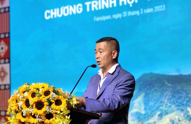 Ông Phạm Cao Vỹ - Chủ tịch Hiệp hội du lịch tỉnh Lào Cai phát biểu hưởng ứng chương trình.