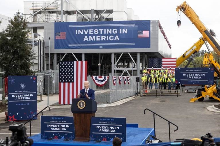 President Joe Biden spoke in North Carolina on the topic of investment in the US, highly appreciating VinFast's electric car factory project being implemented in this state.