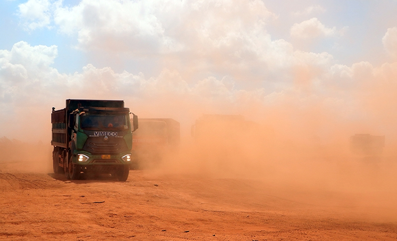 Dust dispersed during the construction and leveling of the Long Thanh Airport project