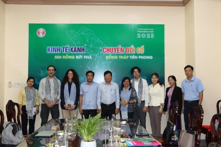 Leaders of Dong Thap province and representatives of Livelihoods Funds, Rikolto International.