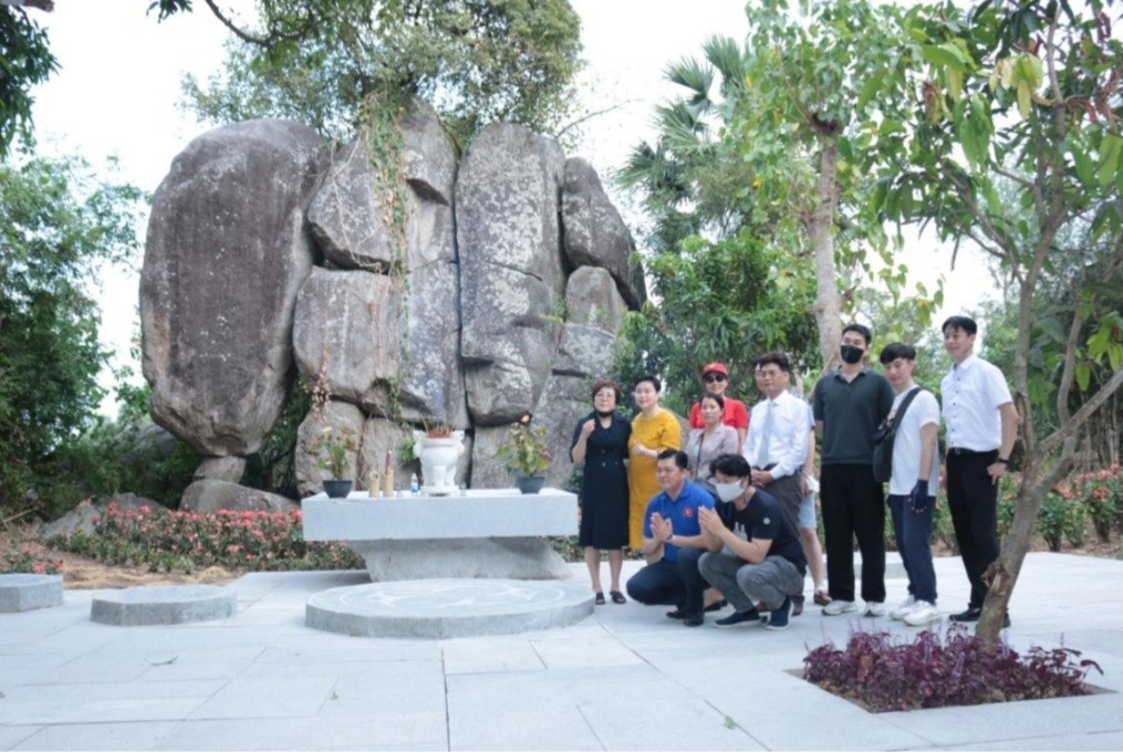 The Creator has given the world an immutable monument. This is also a message about the spiritual culture in the An Hao Solar Power Park