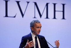 Ông chủ LVMH trở thành người thứ 3 thế giới có tài sản vượt mốc 200 tỷ USD