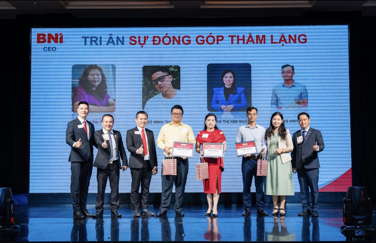 Tri ân những đơn vị có nhiều đóng góp Tri ân những đơn vị có nhiều đóng góp