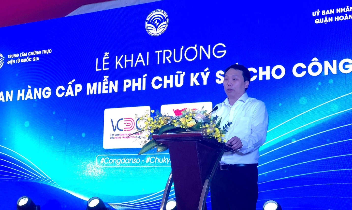 Deputy Minister of Information and Communications Nguyen Huy Dung.