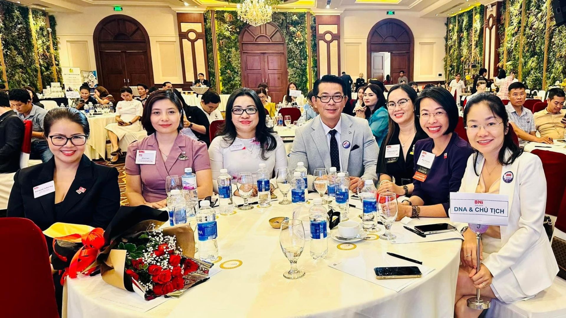 Bà Nguyễn Thị Bích Hằng - Thành viên đầu tiên của BNI Galaxy Chapter hiện là giám đốc vùng HCMC6 Bà Nguyễn Thị Bích Hằng - Thành viên đầu tiên của BNI Galaxy Chapter hiện là giám đốc vùng HCMC6