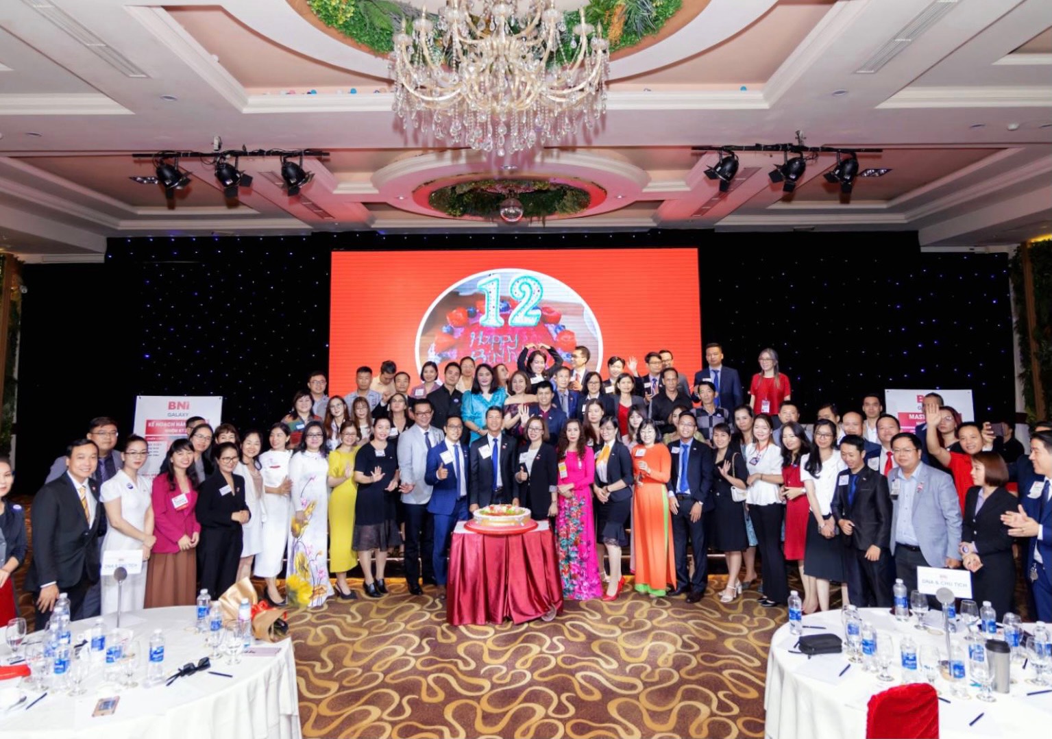 Kết thúc buổi lễ là tiệc cắt bánh sinh nhật mừng BNI Galaxy Chapter tròn 12 năm Kết thúc buổi lễ là tiệc cắt bánh sinh nhật mừng BNI Galaxy Chapter tròn 12 năm