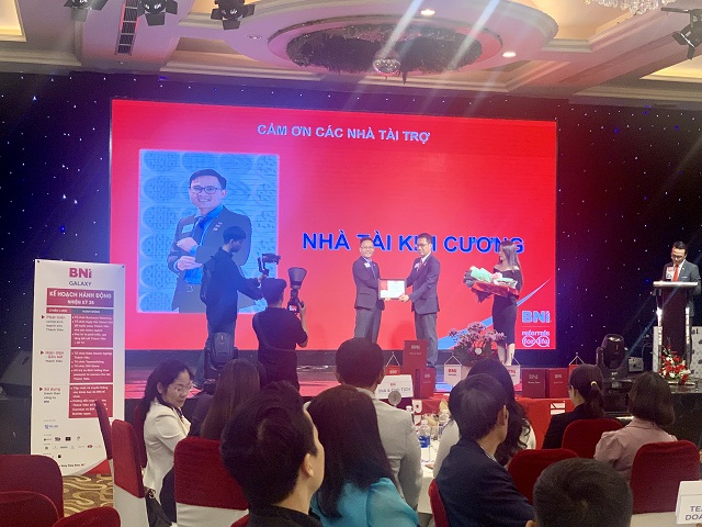 Ban tổ chức cảm ơn nhà tài trợ Kim cương Ban tổ chức cảm ơn nhà tài trợ Kim cương