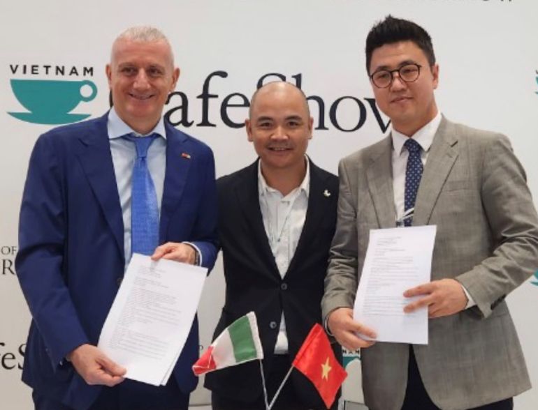 Tập đoàn Golden Heritage và công ty Kio Vietnam ký biên bản hợp tác.