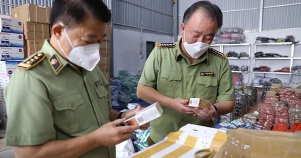 Force 389 in Hanoi handled nearly 1,000 cases of smuggling and commercial fraud. Government Portal's photo.