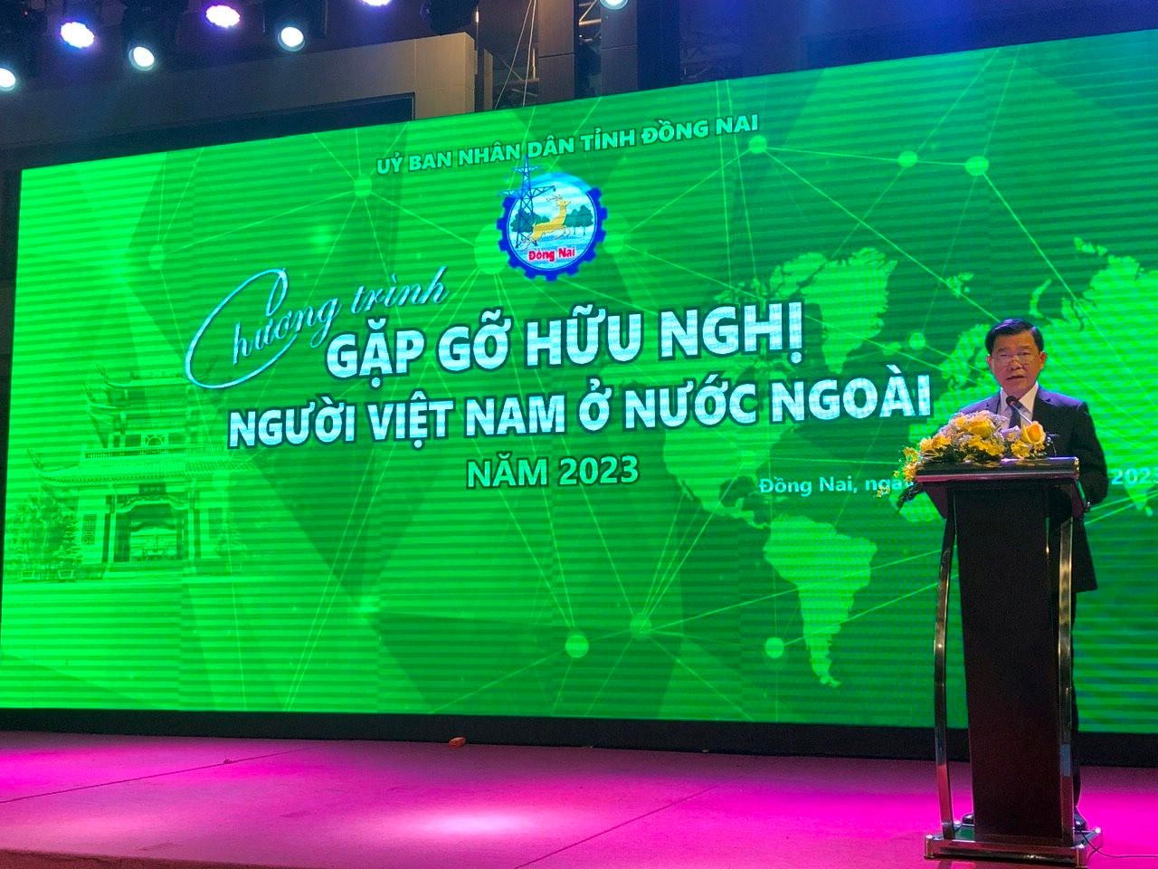 Mr Nguyen Hong Linh - Secretary of the Dong Nai Provincial Party Committee was pleased to call for the cooperation of overseas Vietnamese.