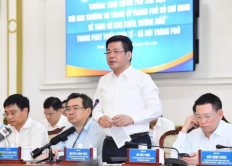 Minister Nguyen Hong Dien delivered a speech and proposed solutions to promote economic growth in Ho Chi Minh City. Ho Chi Minh.