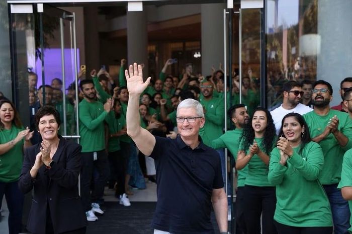 Giám đốc điều hành Apple Tim Cook tại sự kiện khai trương cửa hàng bán lẻ Apple đầu tiên tại Ấn Độ ngày 18/4. Ảnh: Reuters