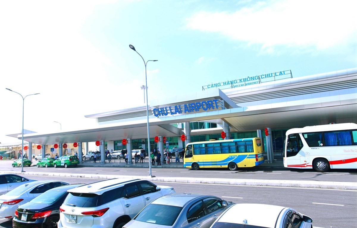 With its bordering position with Quang Ngai province, Chu Lai Airport is considered an important infrastructure of both Quang Nam and Quang Ngai provinces, especially in the development conditions of the Chu Lai Open Economic Zone and Chu Lai Economic Zone. Dung Quat