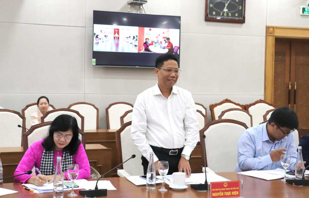 Đồng chí Nguyễn Thực Hiện, Phó Chủ tịch UBND TP Cần Thơ phát biểu ý kiến.