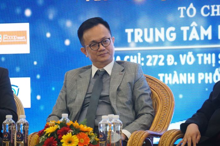 Ông Đinh Vĩnh Cường - Chủ tịch CLB VIENC chia sẻ với các doanh nghiệp tại buổi tọa đàm