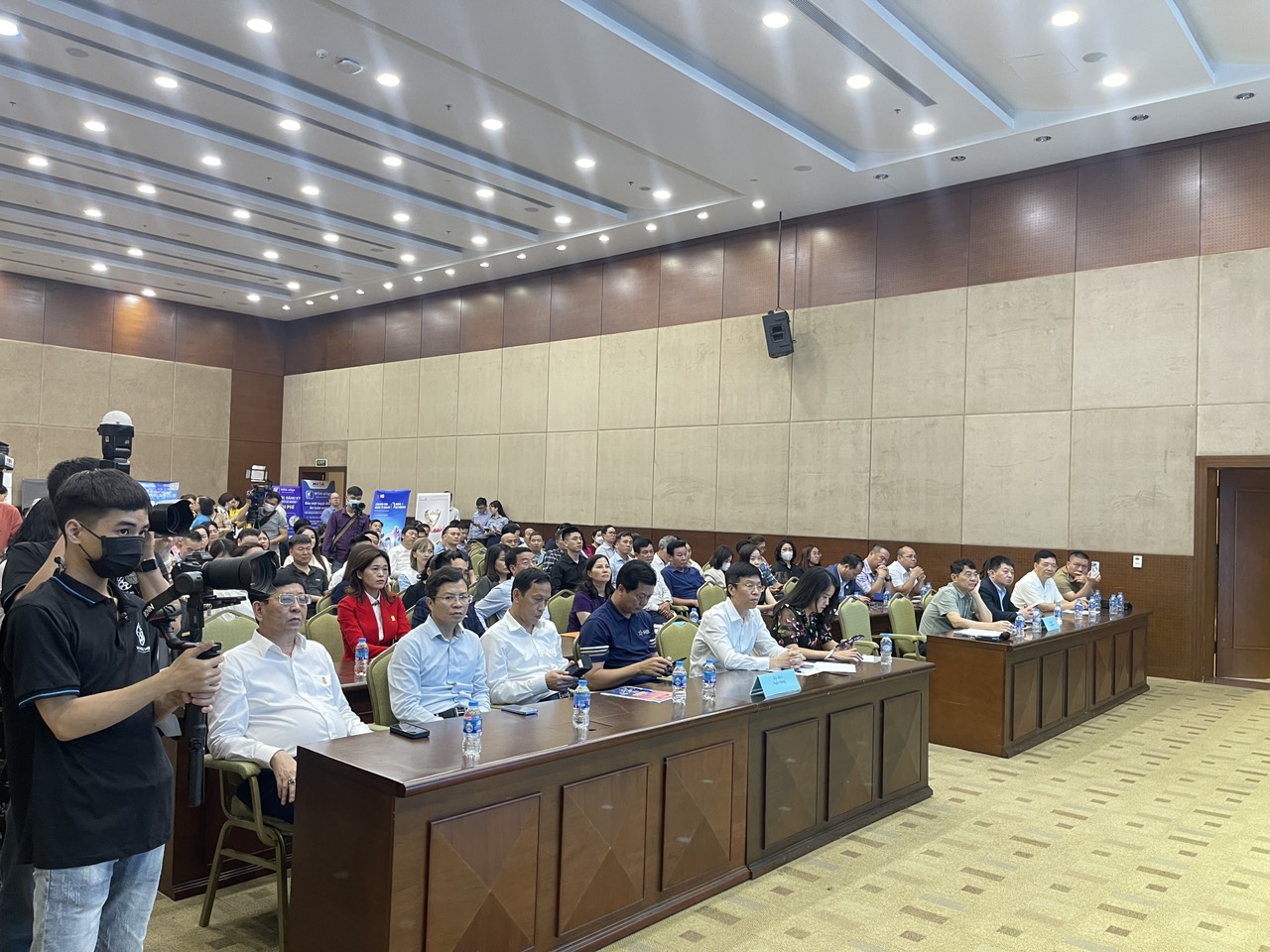 Hàng trăm đại biểu tham dự Diễn đàn kinh tế Thủ đô năm 2023 do Hiệp hội Doanh nghiệp nhỏ và vừa thành phố Hà Nội tổ chức