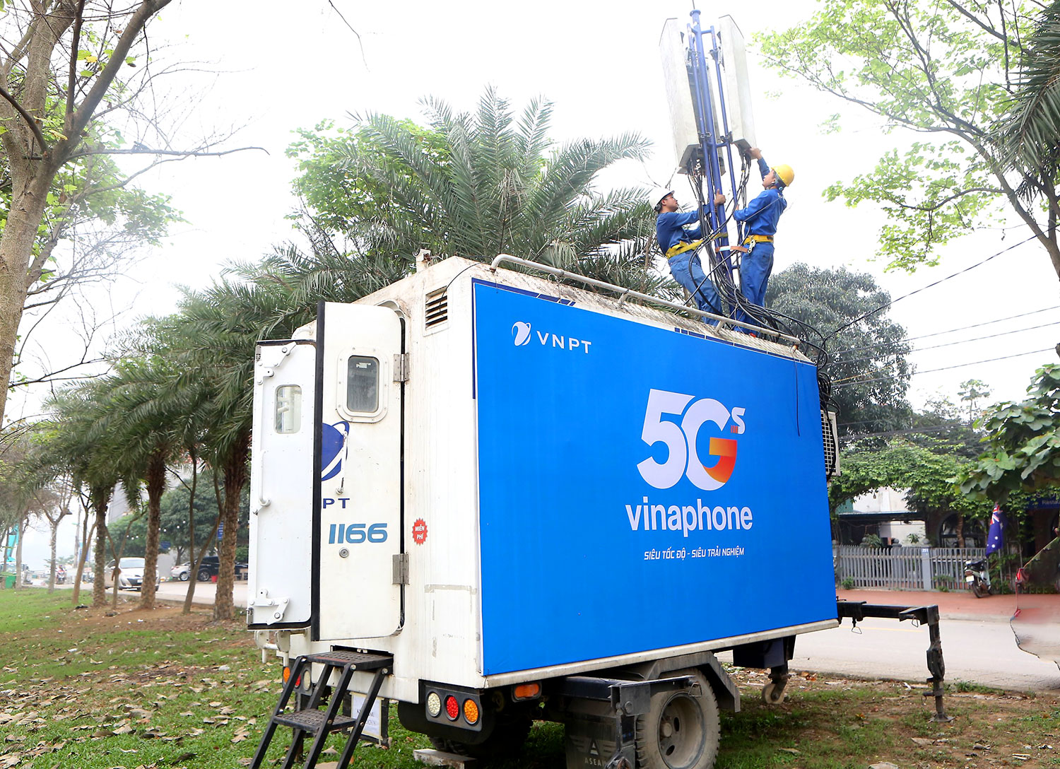 VNPT Phú Thọ triển khai lắp đặt trạm phát sóng lưu động tại khu vực Hồ Công viên Văn Lang