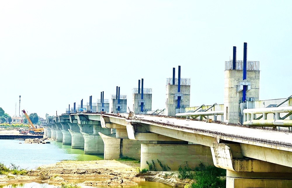 Đây là công trình thủy lợi kết hợp giao thông, mục tiêu chính là dâng nước trên sông Trà Khúc, đoạn qua TP.Quảng Ngãi, do Ban quản lý dự án đầu tư xây dựng các công trình giao thông tỉnh Quảng Ngãi làm chủ đầu tư