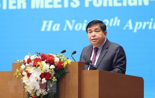 Minister of Planning and Investment Nguyen Chi Dung reported on the assessment of foreign investment attraction. (Photo: Duong Giang/VNA).