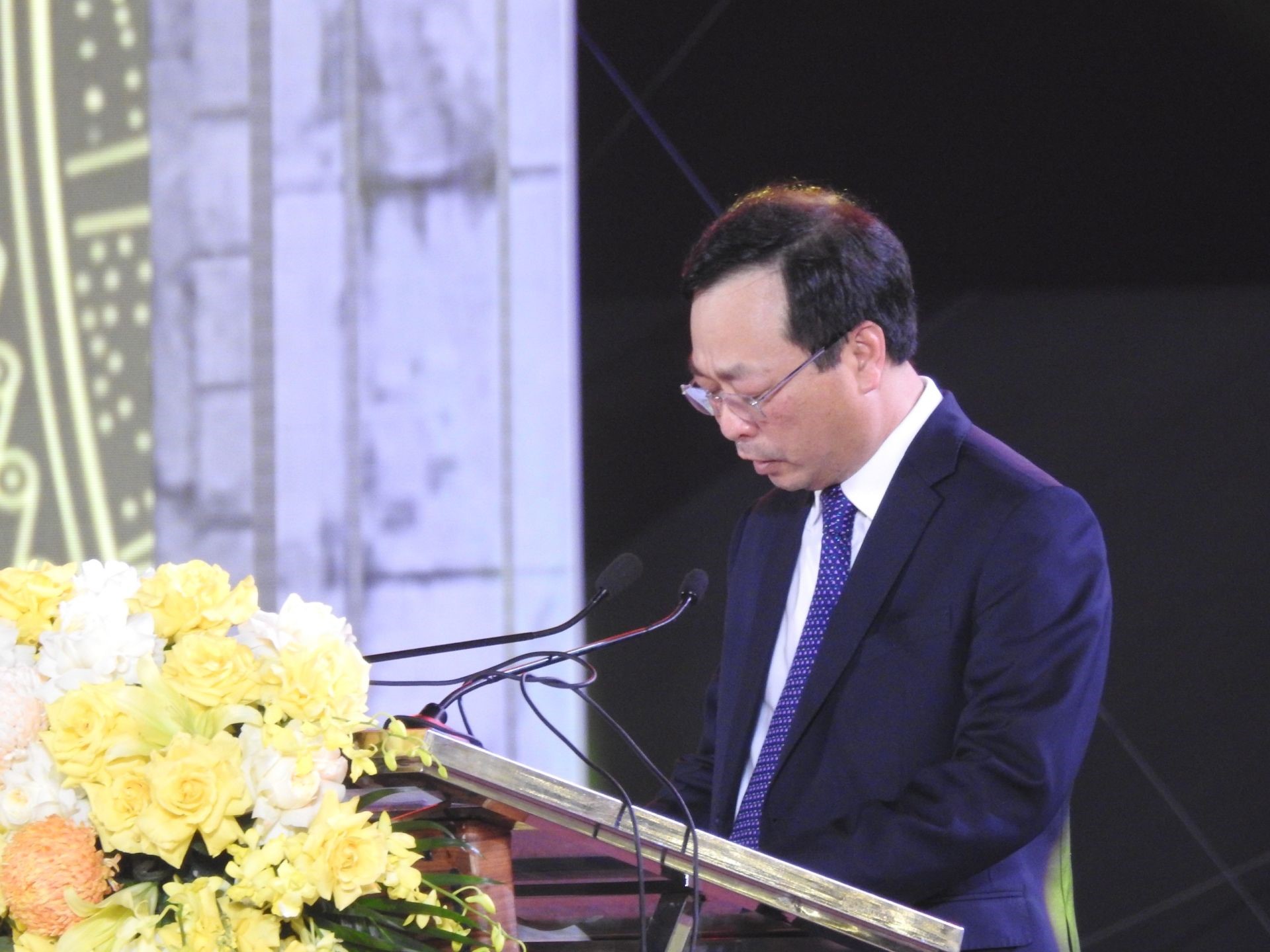 Mr. Bui Van Quang - Chairman of Phu Tho Provincial People's Committee delivered the opening speech.