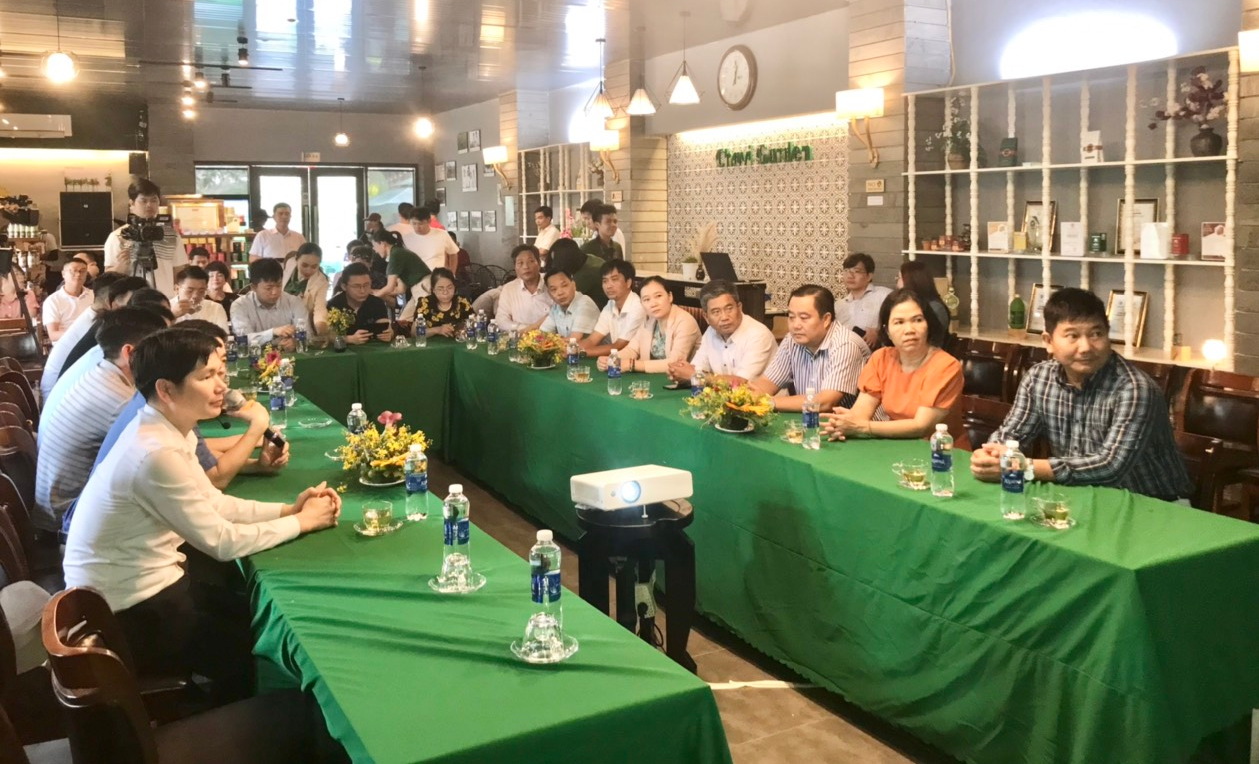 Đoàn khách DN Trung Quốc và Sở Công thương Lào Cai đến tham quan vườn chanh và làm việc tại Công ty CP Thương mại và Đầu tư Chanh Việt Long An