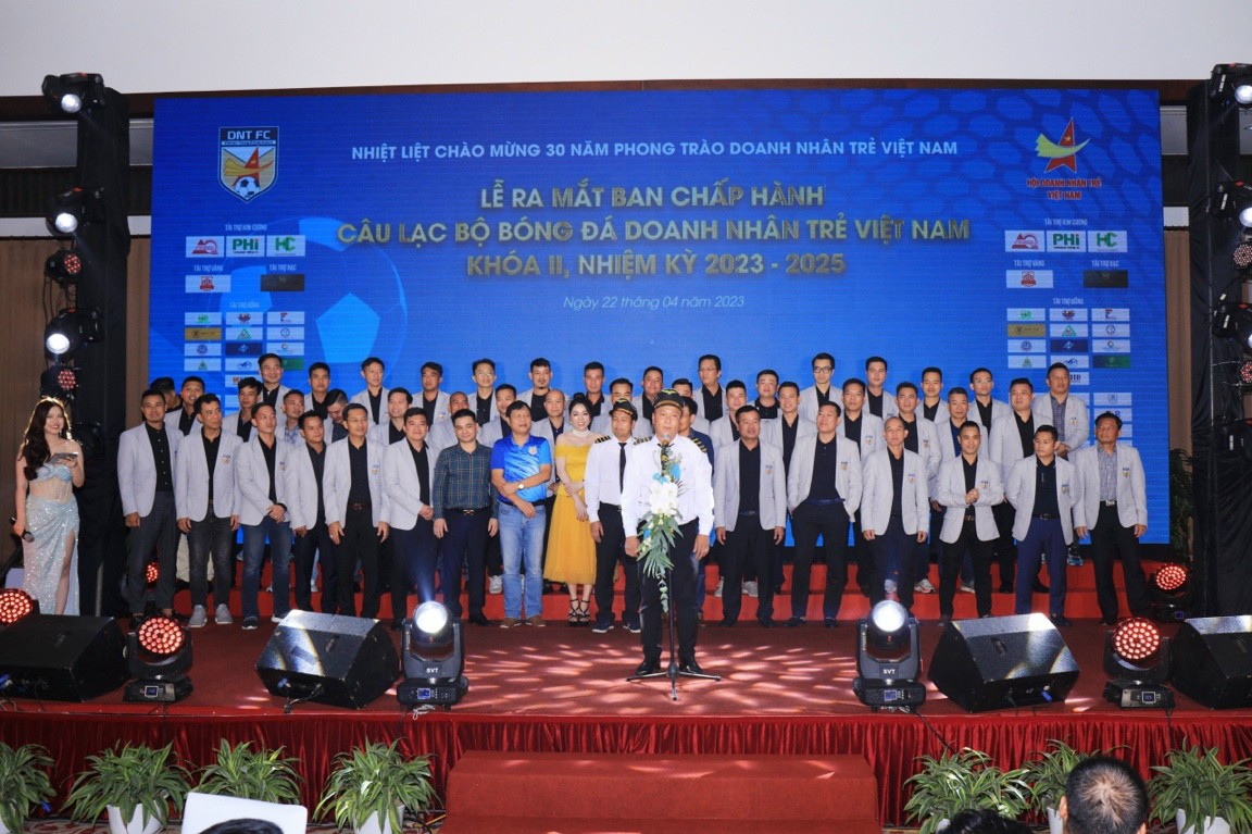 Ông Phan Đình Cảnh, Phó Chủ tịch CLB khóa I được hiệp thương được chọn cử giữ chức vụ Chủ tịch CLB Bóng đá Boanh nhân trẻ Việt Nam khóa II