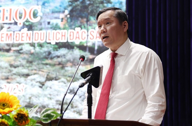 GS.TS Lê Văn Lợi - Phó Giám đốc Học viện Chính trị Quốc gia Hồ Chí Minh phát biểu tại hội thảo.