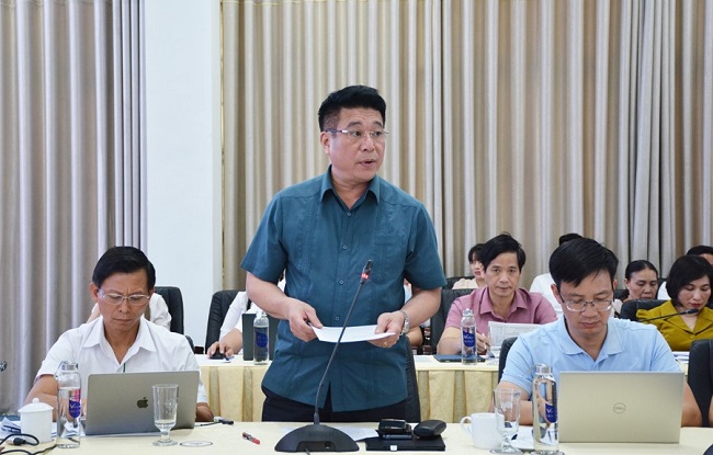 Ông Hồ Cao Khải - Giám đốc Sở Tài nguyên và Môi trường tỉnh Lào Cai giải đáp một số ý kiến, đề xuất của các doanh nghiệp, đơn vị liên quan đến cấp phép môi trường trong lĩnh vực du lịch.