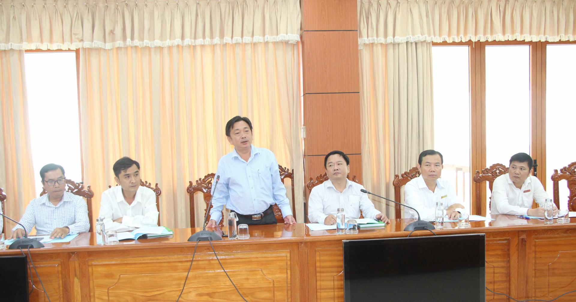 Chủ tịch Liên minh Hợp tác xã An Giang Trần Văn Cứng trình bày nội dung thỏa thuận hợp tác