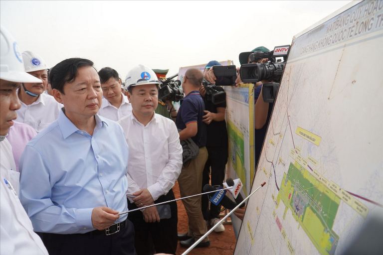 Phó Thủ tướng Trần Hồng Hà cùng đoàn công tác kiểm tra tiến độ Dự án sân bay Long Thành tại công trường dự án ở huyện Long Thành, tỉnh Đồng Nai. Ảnh: Hà Anh ChiếnẢnh minh họa