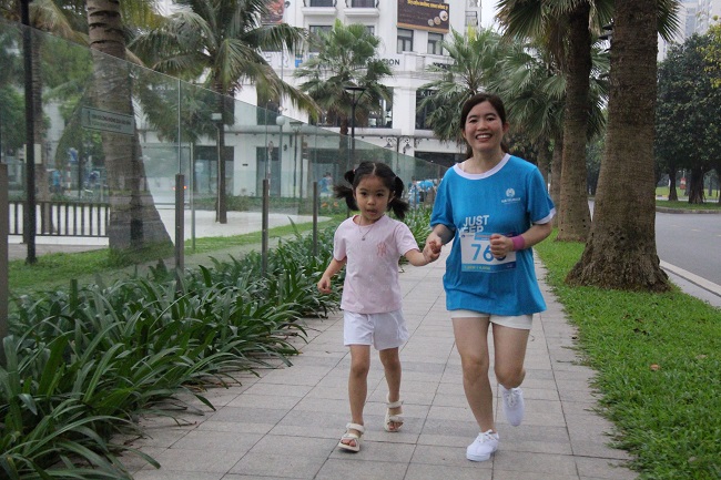 Mẹ và bé cùng tham gia Giải chạy Natrumax Run 2023