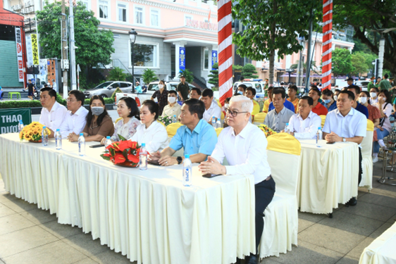 Ông Nguyễn Văn Lợi - Ủy viên Trung ương Đảng, Bí thư Tỉnh ủy, Trưởng Đoàn đại biểu quốc hội tỉnh, tham dự chương trình