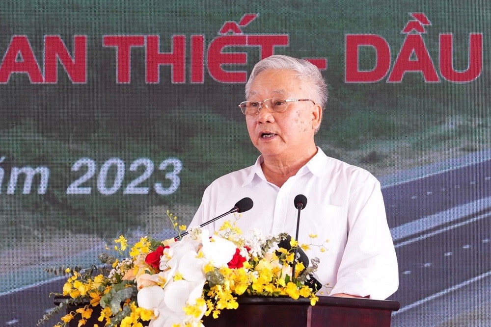 Mr Dao Ngoc Thanh, Secretary of the Party Committee, Chairman of the Board of Directors of Vinaconex Corporation - representative of the contractor spoke at the inauguration ceremony of two North-South expressways