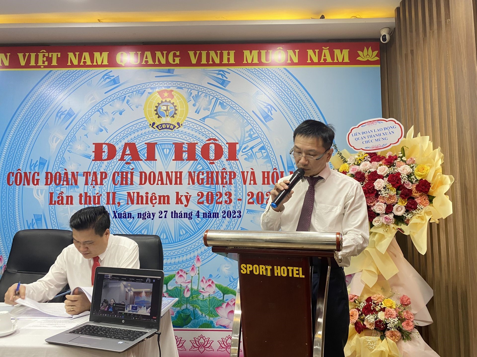 Mr Truong Minh Chinh – Term I’s Chairman of the Trade Union, presented the report at the Congress.