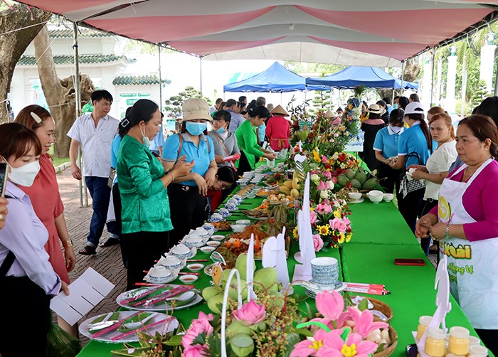 Cuộc thi thu hút đông đảo người tham gia.