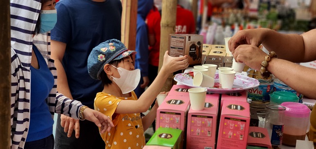 Sản phẩm trà sữa trân châu của Công ty cổ phần Bản cà phê luôn thu hút đông đảo khách hàng đến trải nghiệm.