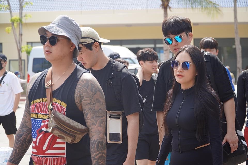 International tourists take an island tour at Nha Trang Tourist Wharf.